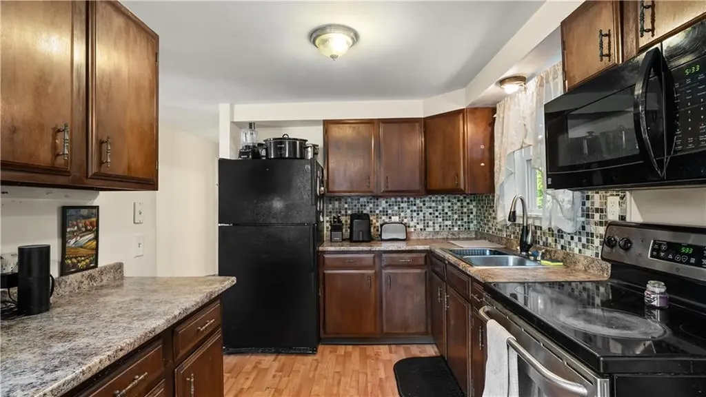 59 Liverpool Street Warwick RI 02886