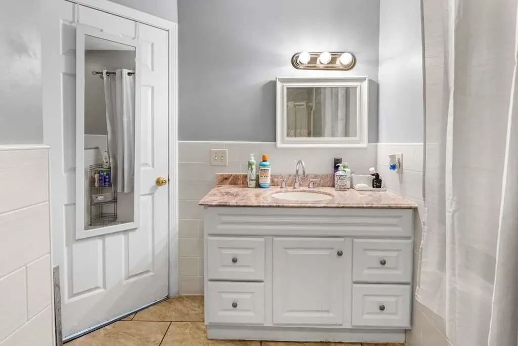 42 Burnside Street Providence RI 02905