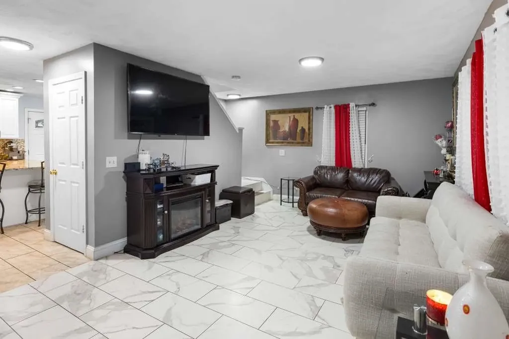 42 Burnside Street Providence RI 02905
