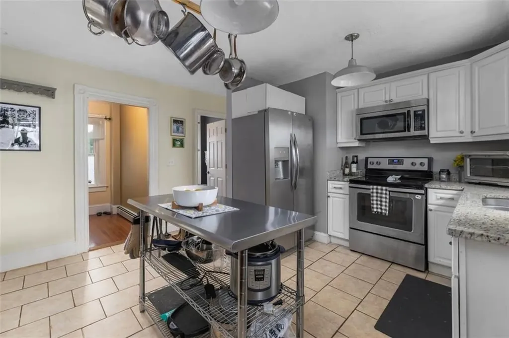 268 Washington Street Warwick RI 02888
