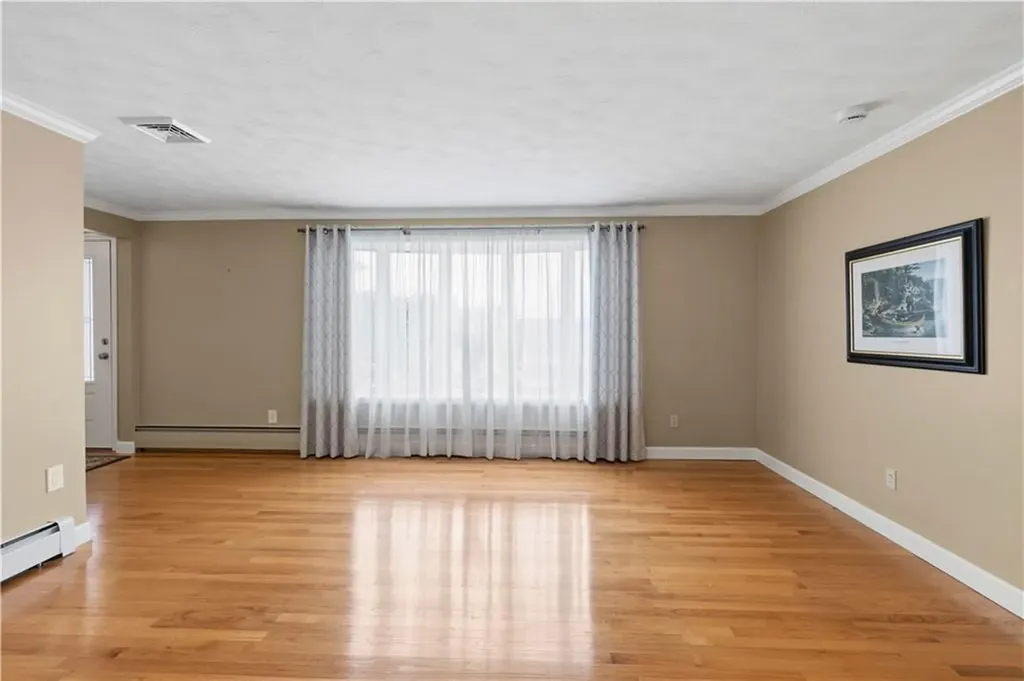 6 Varnum Avenue Bristol RI 02809