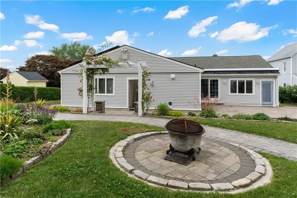 6 Varnum Avenue Bristol RI 02809
