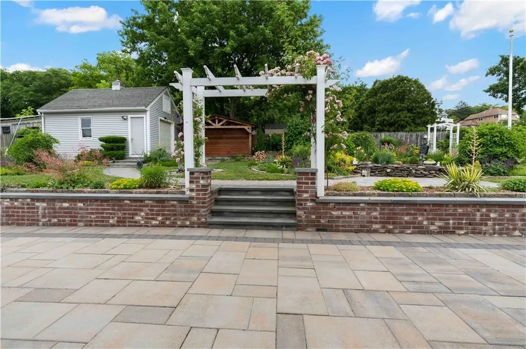 6 Varnum Avenue Bristol RI 02809