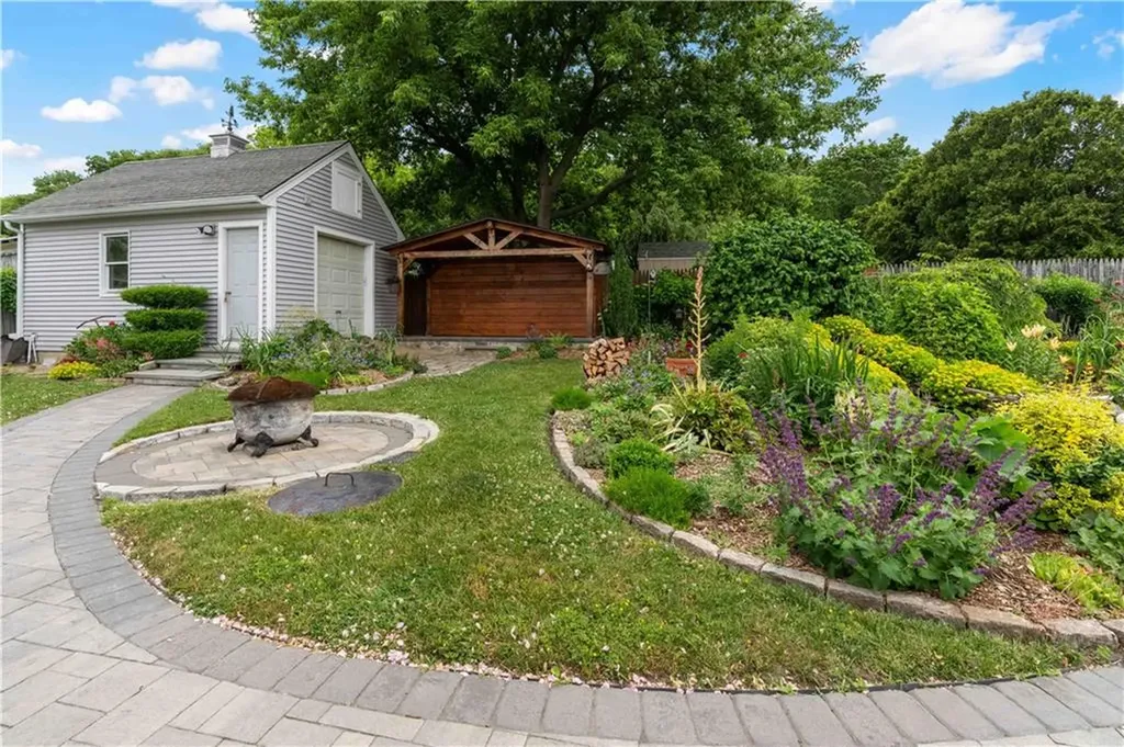 6 Varnum Avenue Bristol RI 02809