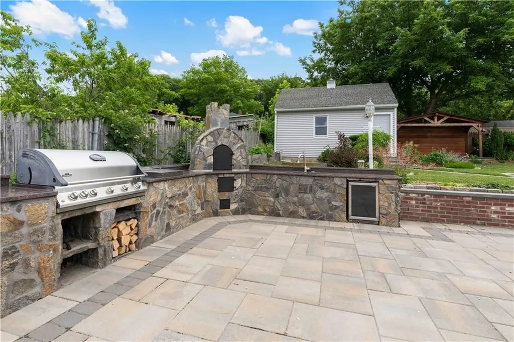 6 Varnum Avenue Bristol RI 02809