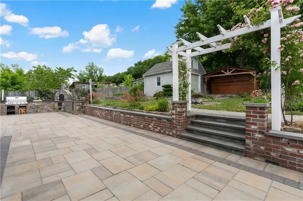 6 Varnum Avenue Bristol RI 02809