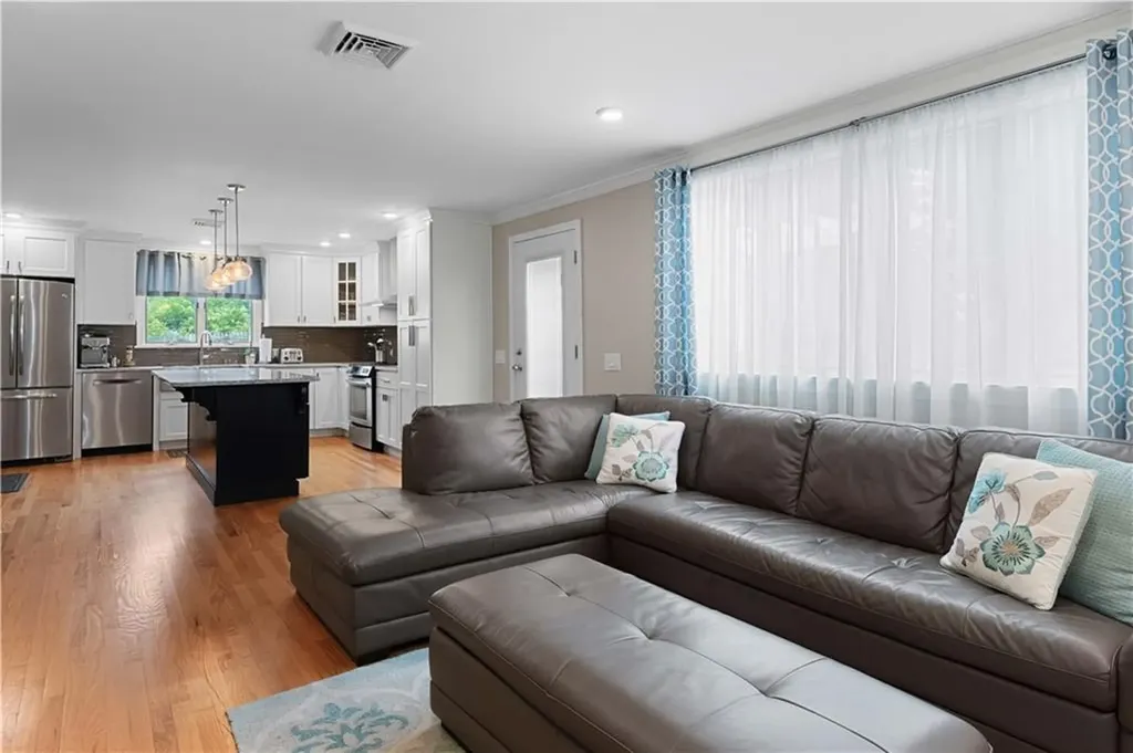 6 Varnum Avenue Bristol RI 02809
