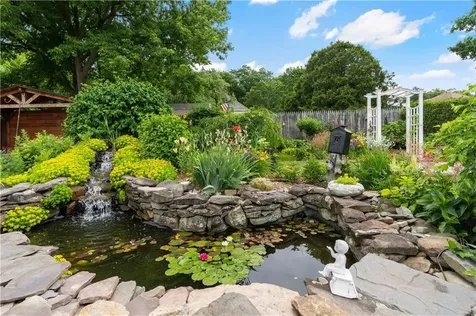 6 Varnum Avenue Bristol RI 02809