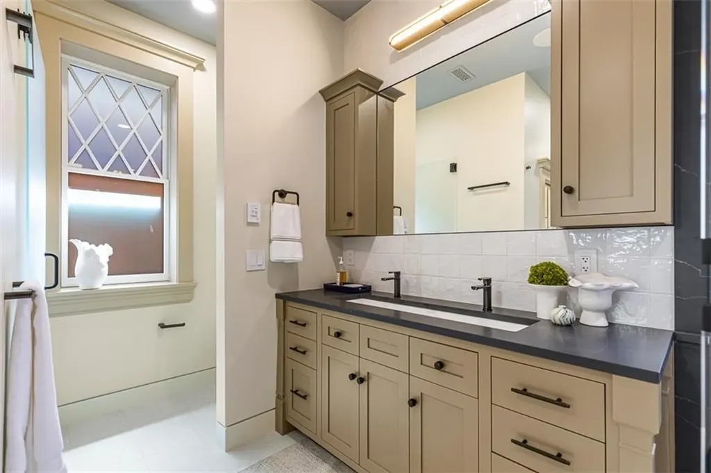 465 Lloyd Avenue Providence RI 02906