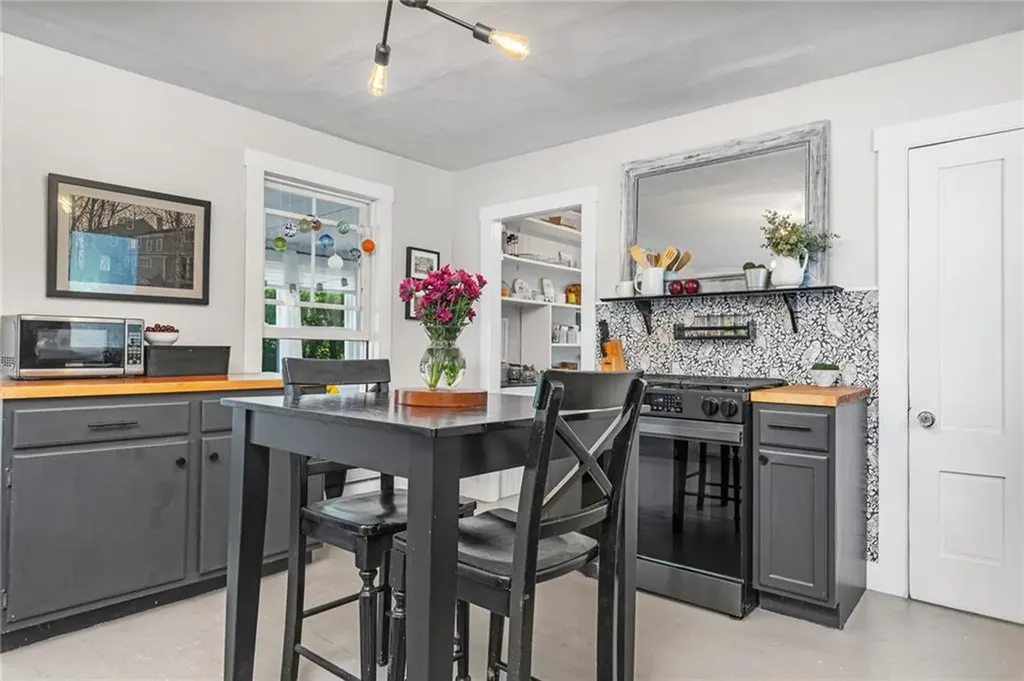 14 Hill Street Hopkinton RI 02832