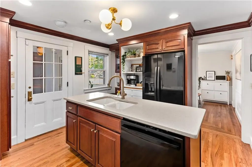 225 Greenwood Avenue Warwick RI 02886