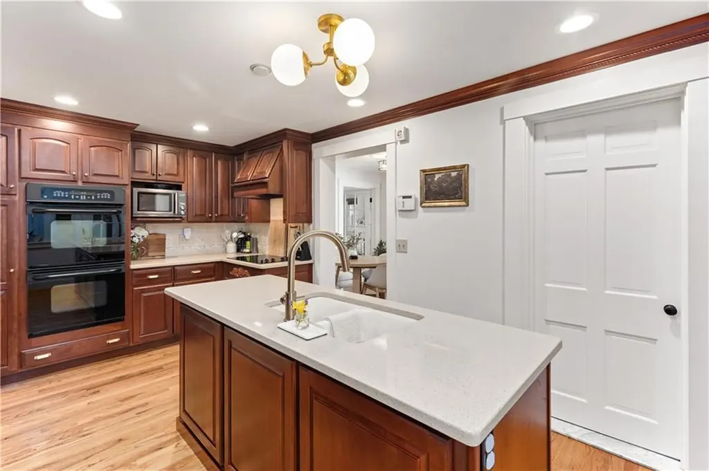 225 Greenwood Avenue Warwick RI 02886