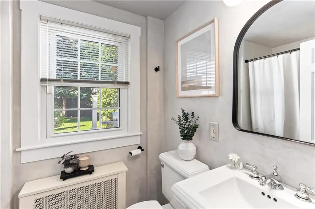 225 Greenwood Avenue Warwick RI 02886
