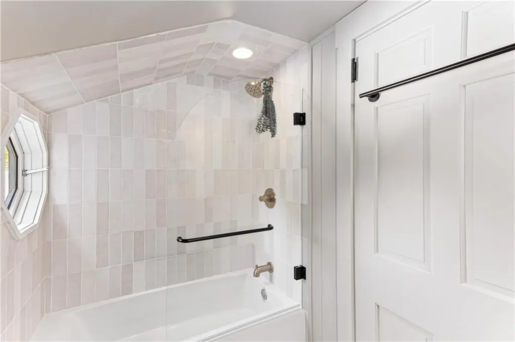 225 Greenwood Avenue Warwick RI 02886