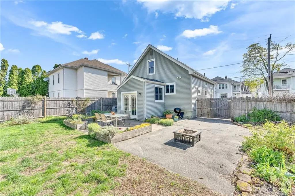 434 Grand Avenue Pawtucket RI 02861
