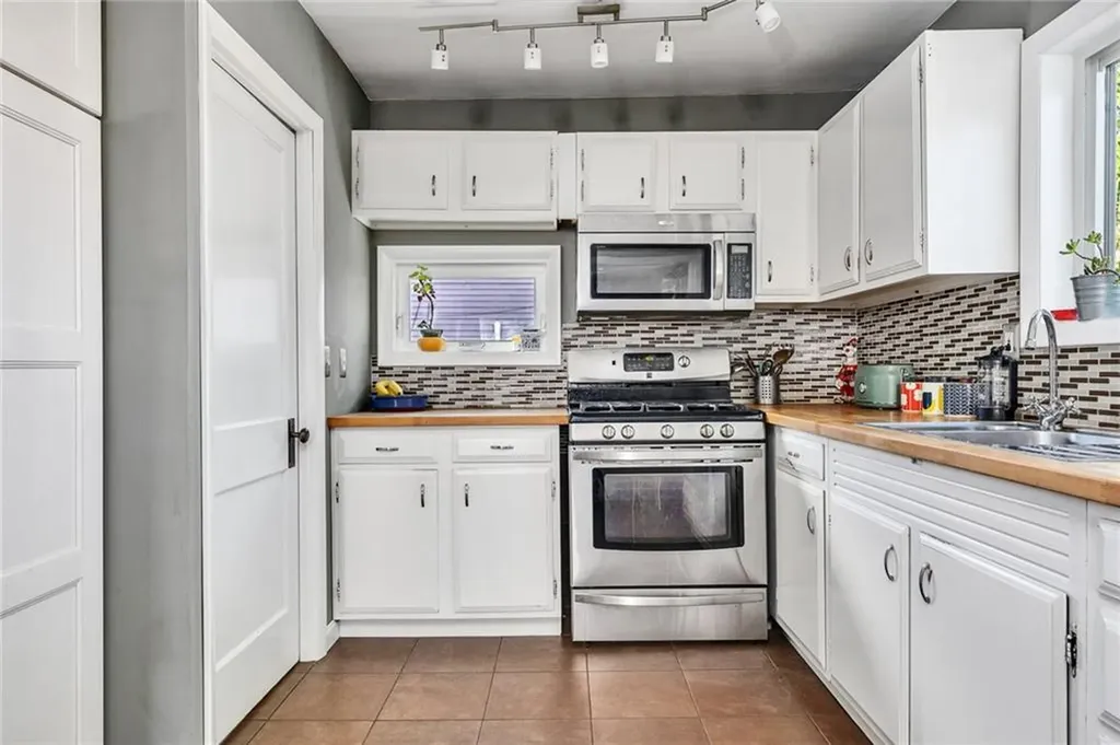 434 Grand Avenue Pawtucket RI 02861