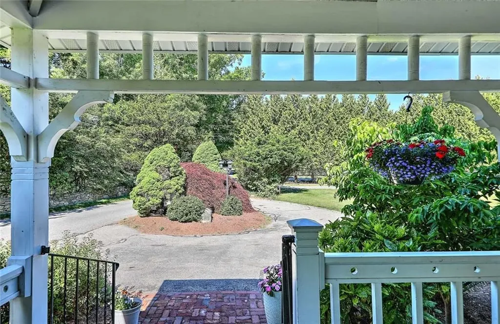 26 Maple Road Warren RI 02885