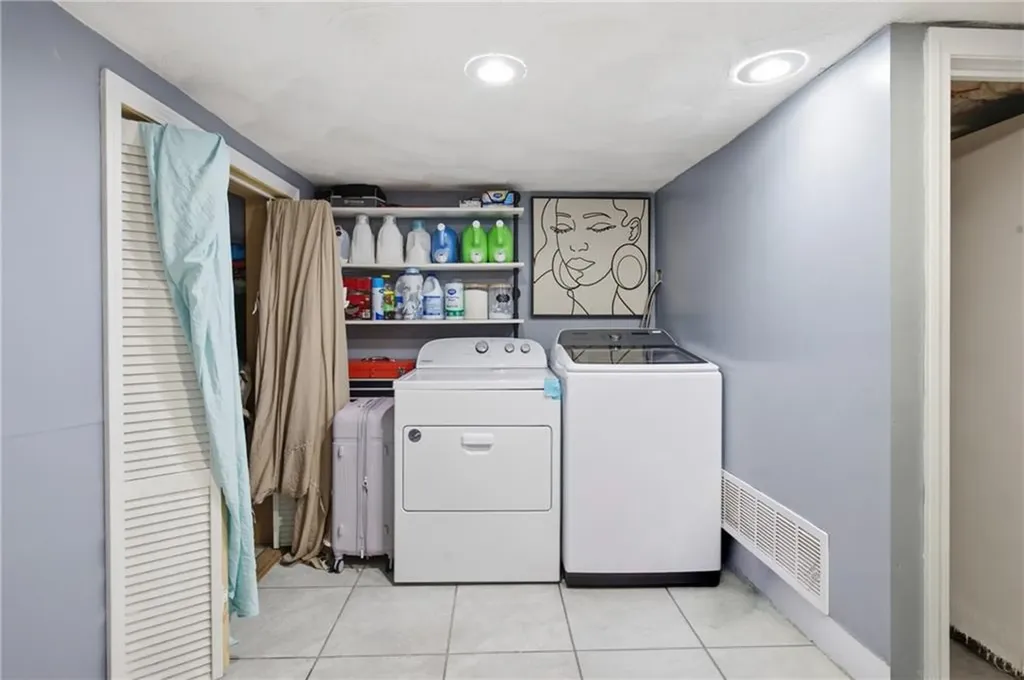 2 4 Beckside Road North Providence RI 02911