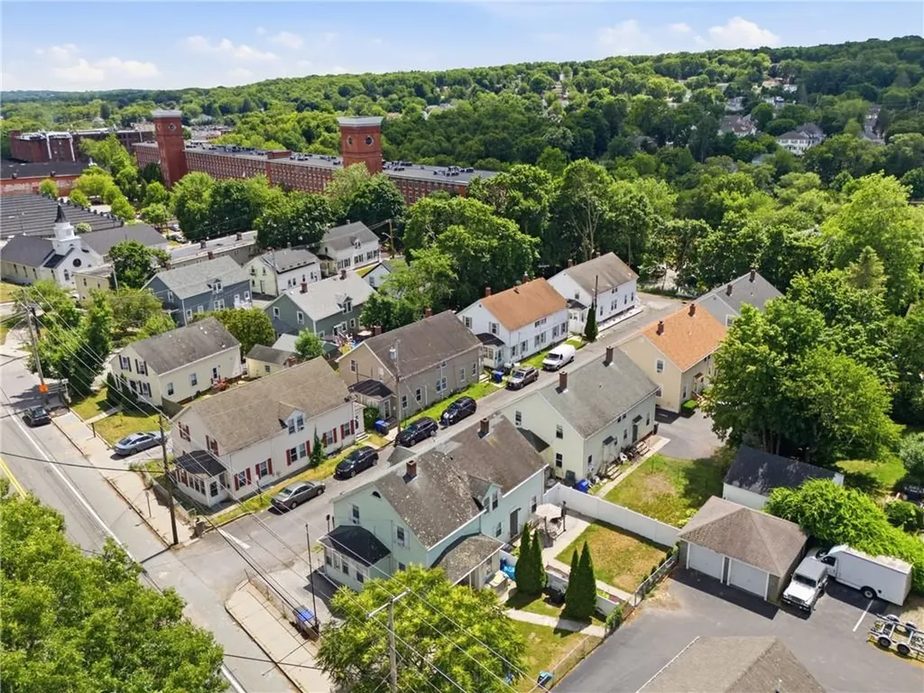 2 4 Beckside Road North Providence RI 02911
