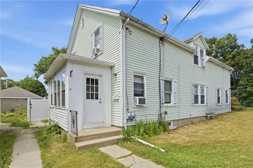 2 4 Beckside Road North Providence RI 02911