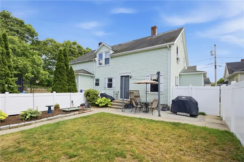 2 4 Beckside Road North Providence RI 02911