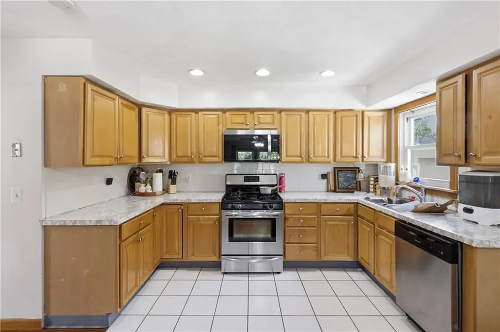 2 4 Beckside Road North Providence RI 02911
