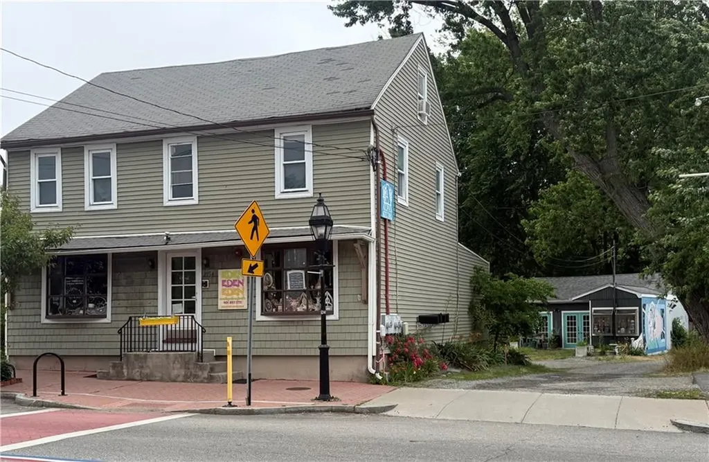 2154 Broad Street Cranston RI 02905