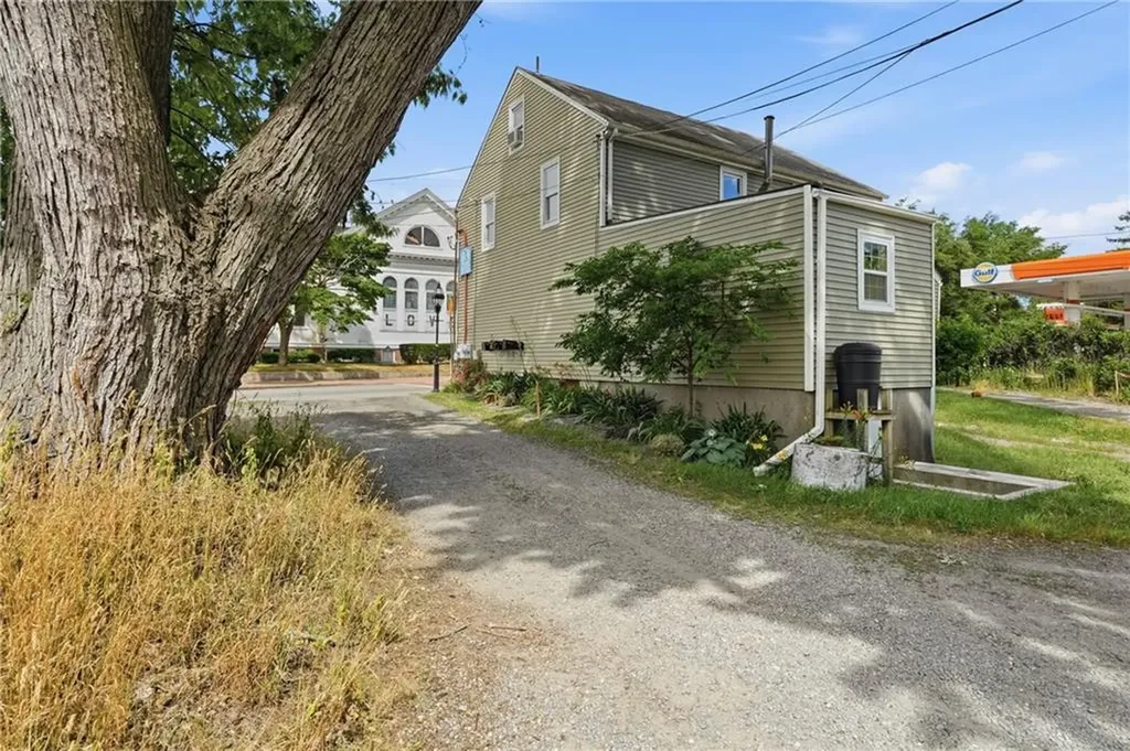 2154 Broad Street Cranston RI 02905