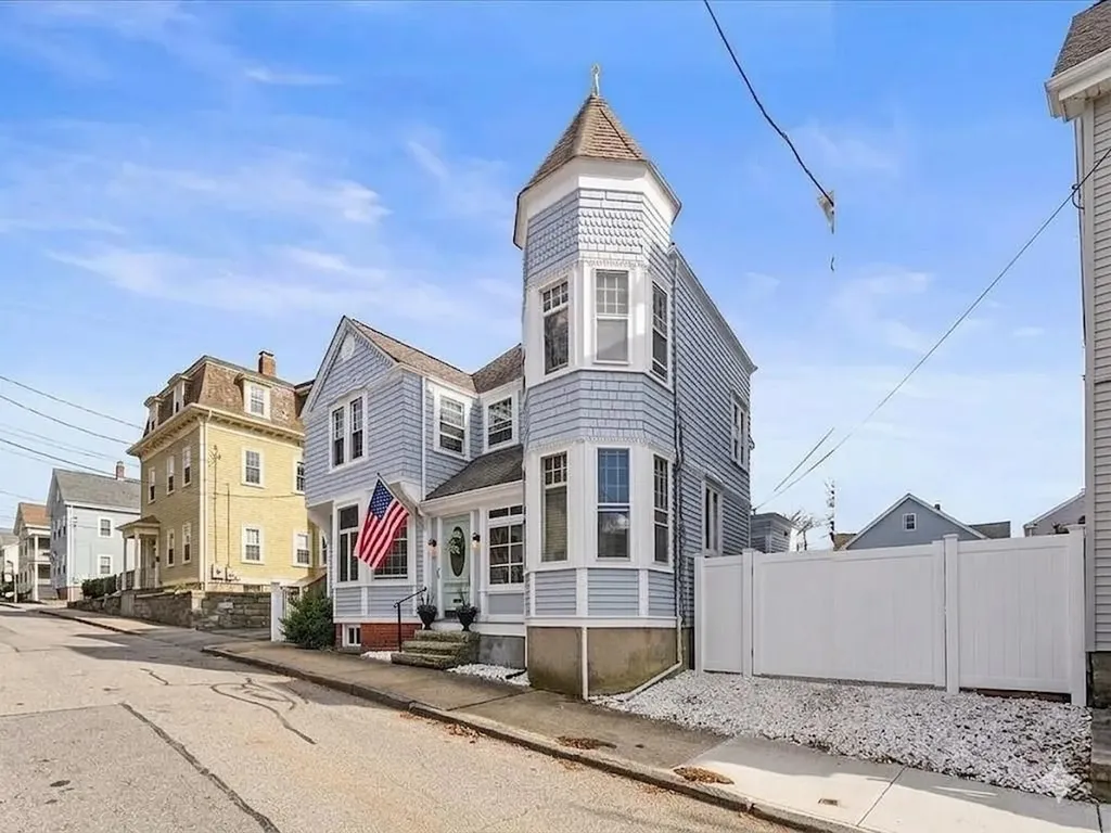 43 Howard Street Newport RI 02840