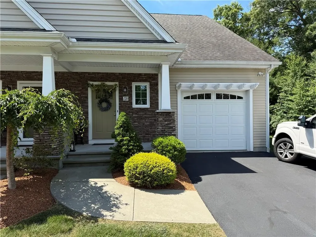 12 Nicole Circle Smithfield RI 02917