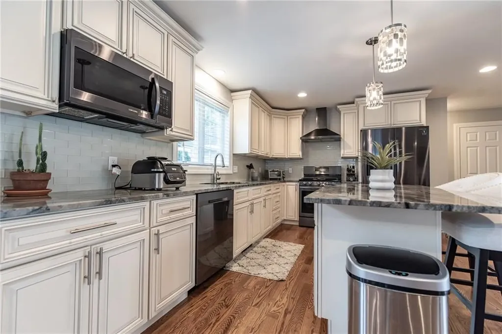 182 Theresa Marie Avenue Woonsocket RI 02895