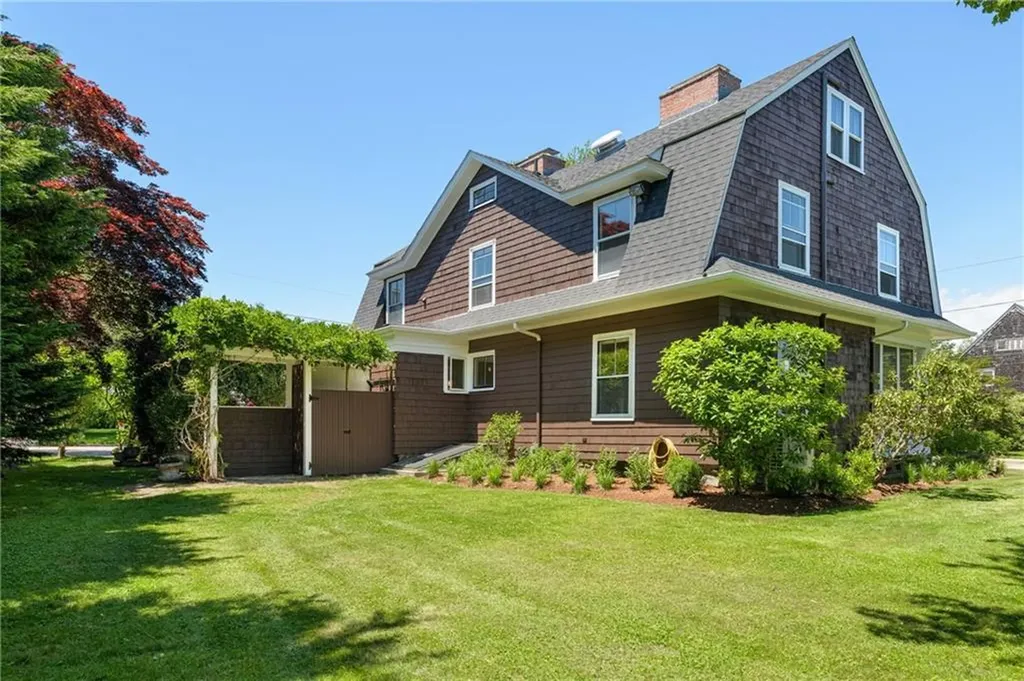 84 Rodman Street Narragansett RI 02882