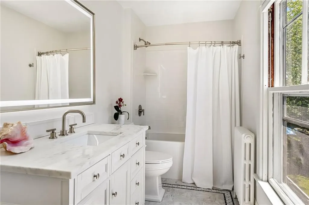84 Rodman Street Narragansett RI 02882