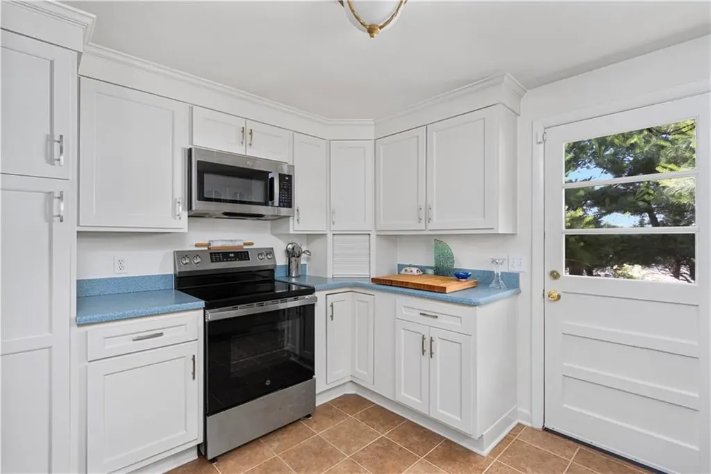 141 Redwood Road Portsmouth RI 02871