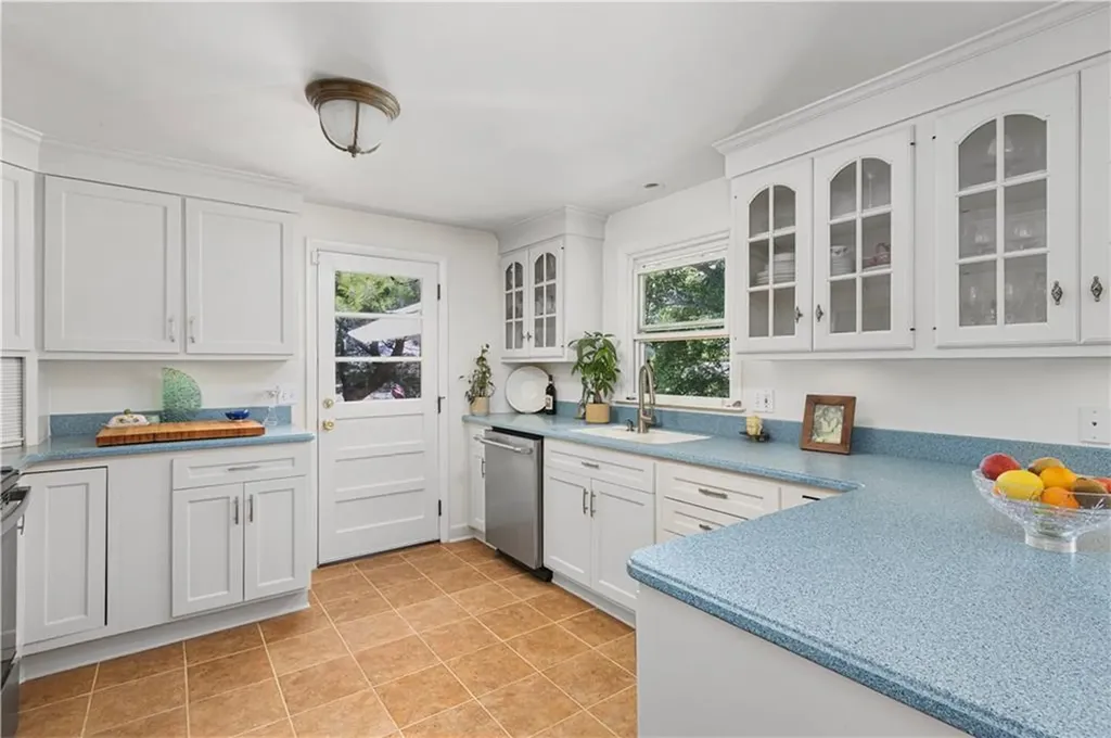 141 Redwood Road Portsmouth RI 02871