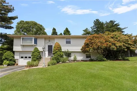 141 Redwood Road Portsmouth RI 02871
