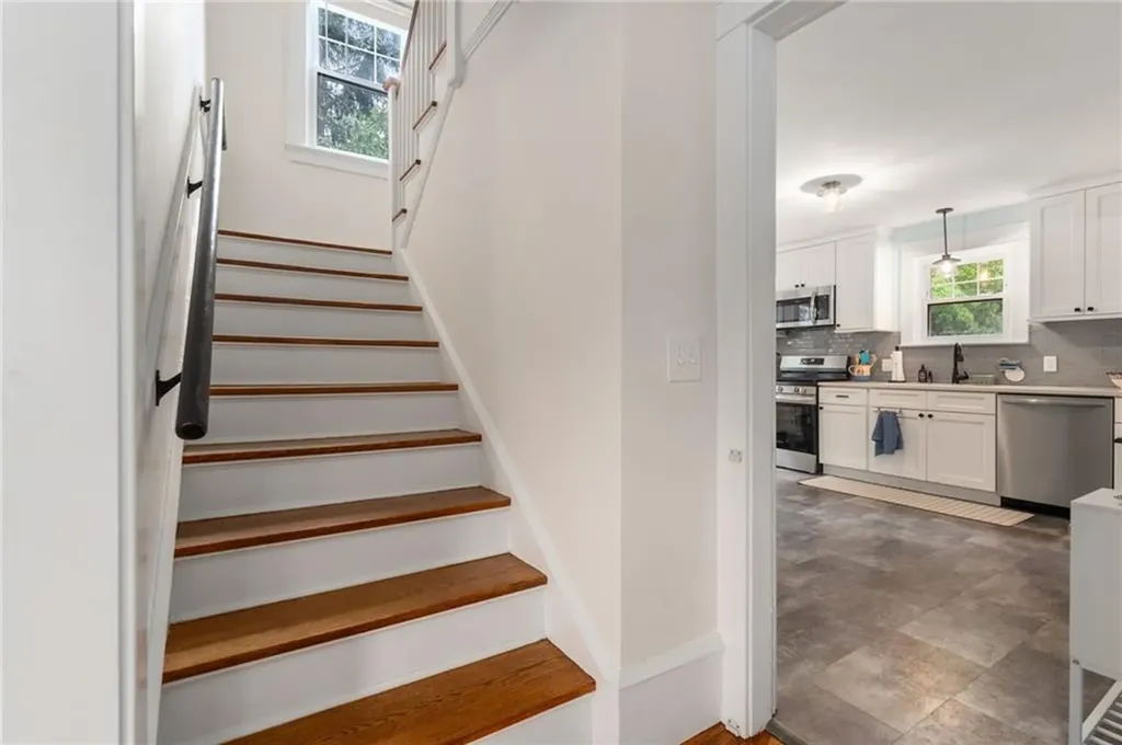 1467 Pawtucket Avenue East Providence RI 02916