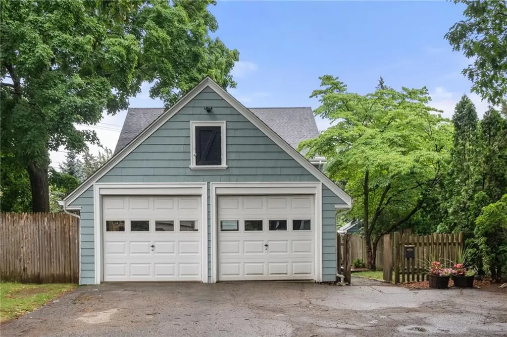 1467 Pawtucket Avenue East Providence RI 02916
