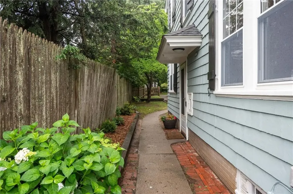 1467 Pawtucket Avenue East Providence RI 02916