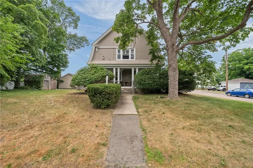 49 Arnold Street East Providence RI 02915