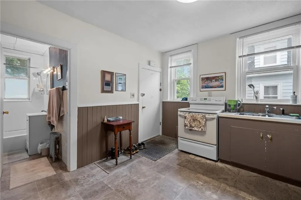 49 Arnold Street East Providence RI 02915