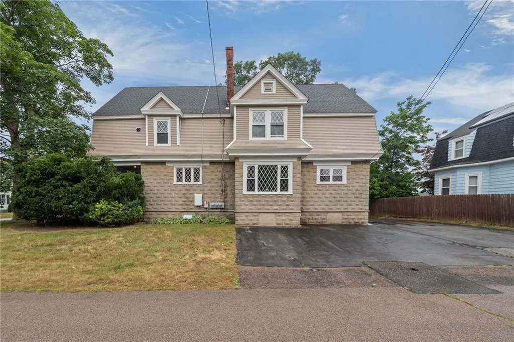 49 Arnold Street East Providence RI 02915