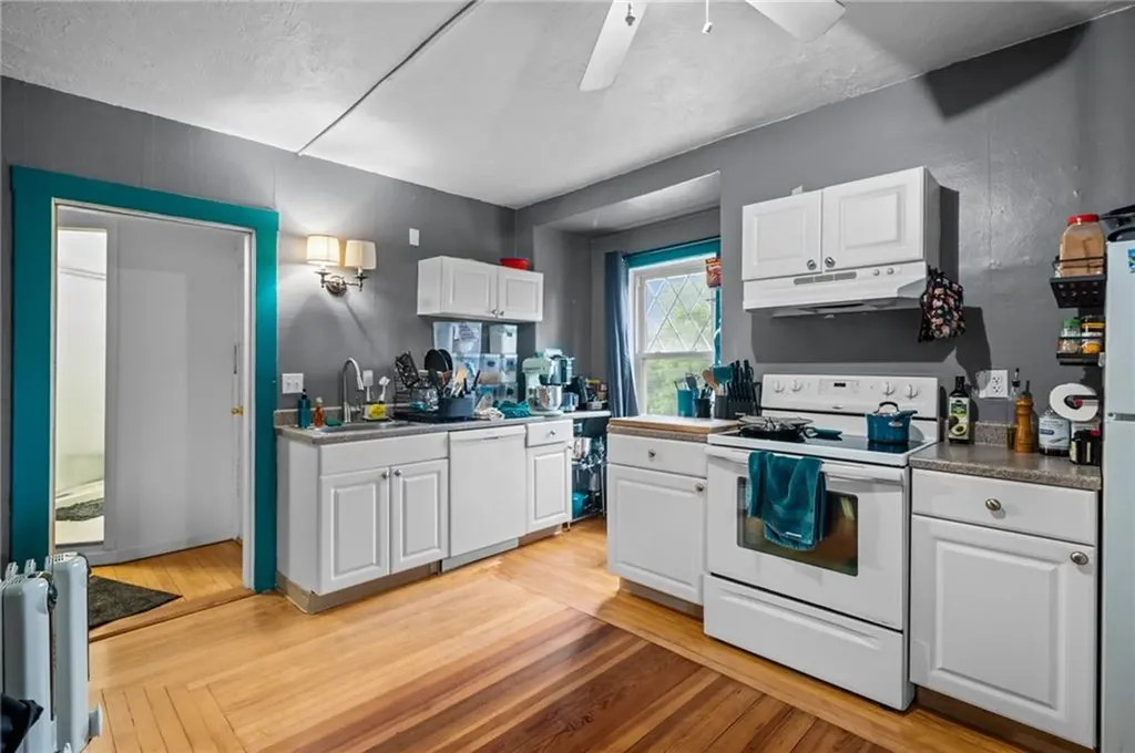 49 Arnold Street East Providence RI 02915