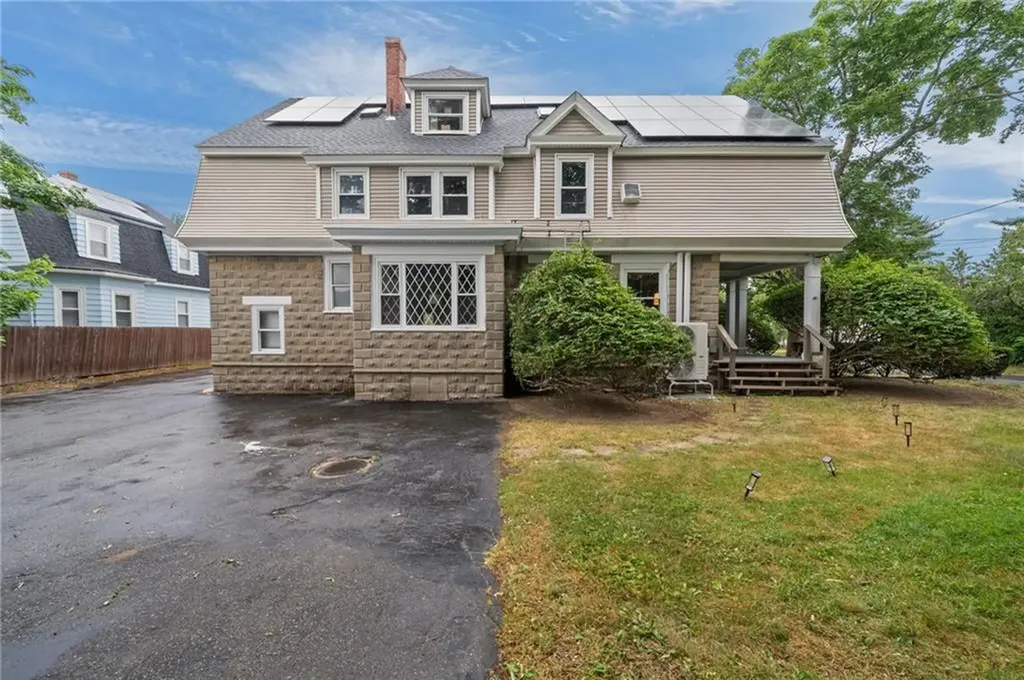 49 Arnold Street East Providence RI 02915