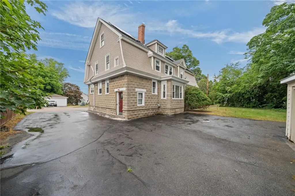 49 Arnold Street East Providence RI 02915