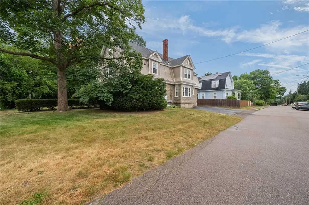 49 Arnold Street East Providence RI 02915