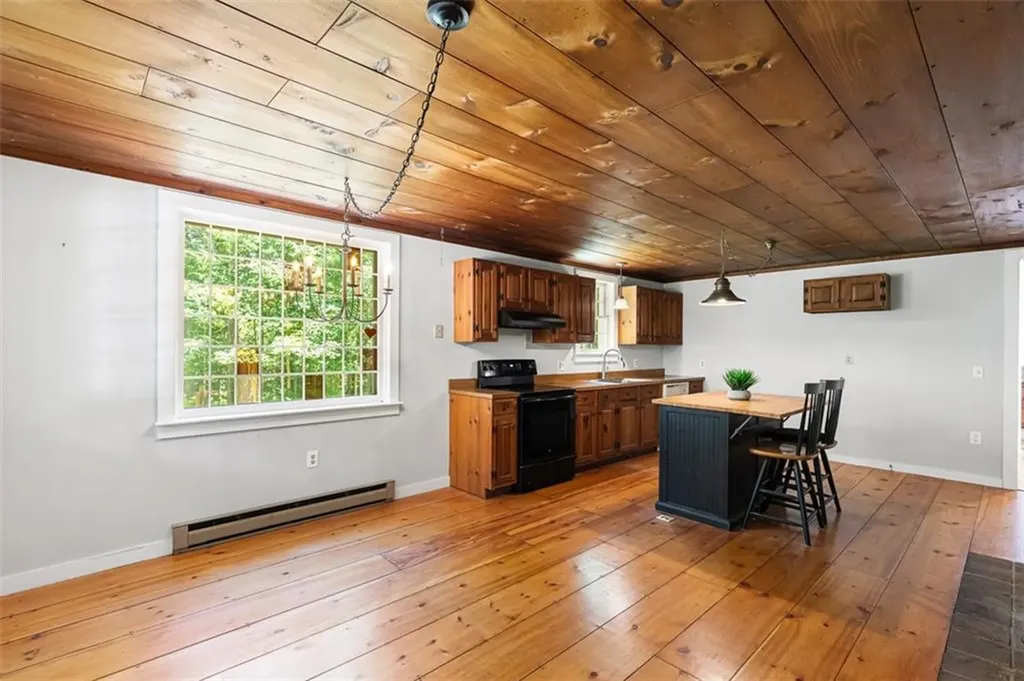 25 Forest Glen Drive Hopkinton RI 02832