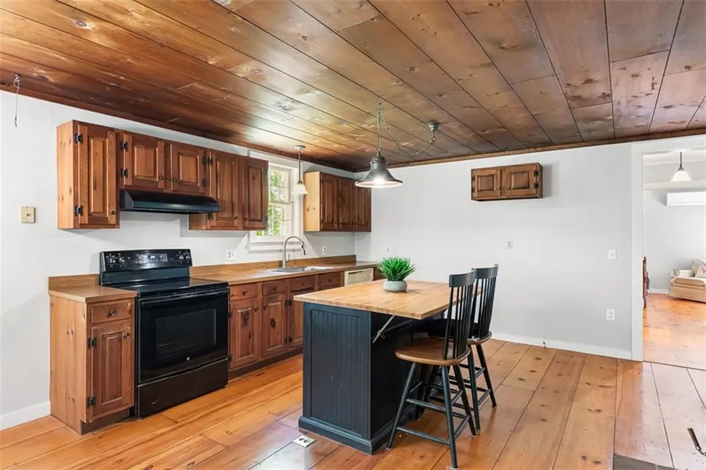 25 Forest Glen Drive Hopkinton RI 02832