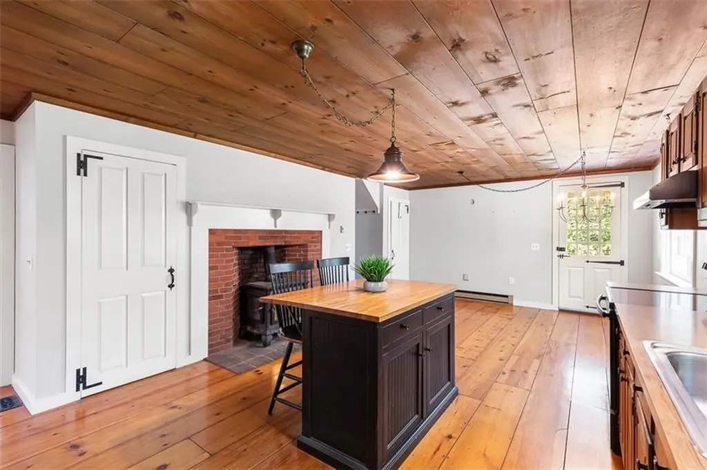 25 Forest Glen Drive Hopkinton RI 02832