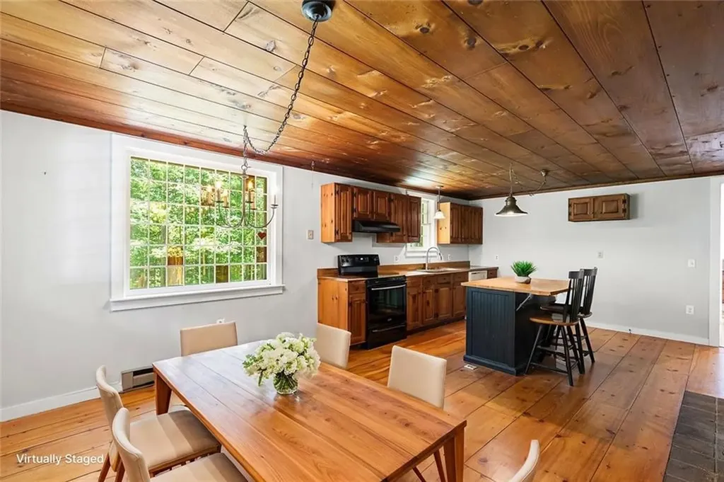 25 Forest Glen Drive Hopkinton RI 02832